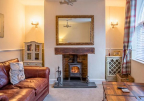 Charming 2 Bed House in Tewkesbury Centre